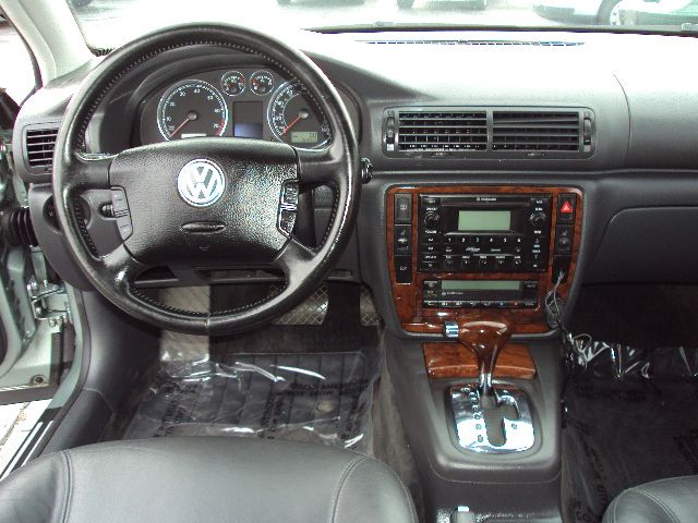 2004 Volkswagen Passat SE Crew Cab 4WD FFV