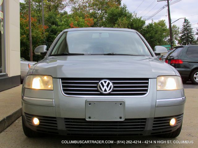 2005 Volkswagen Passat FWD 4dr Sport