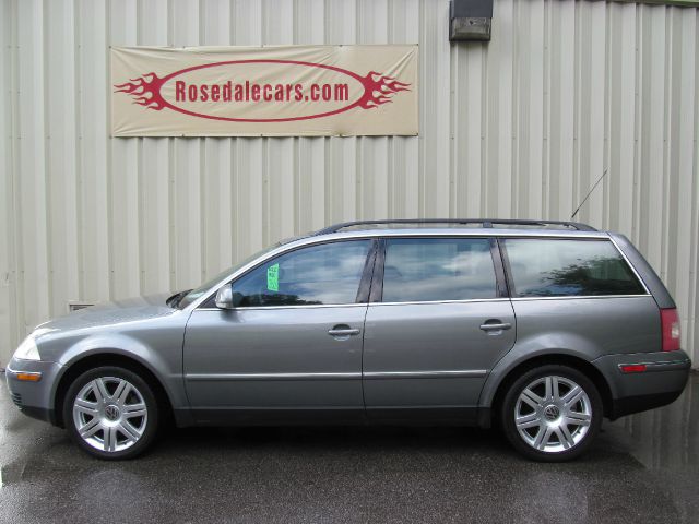 2005 Volkswagen Passat FWD 4dr Sport