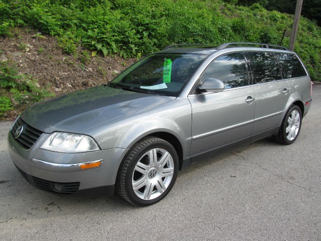 2005 Volkswagen Passat FWD 4dr Sport