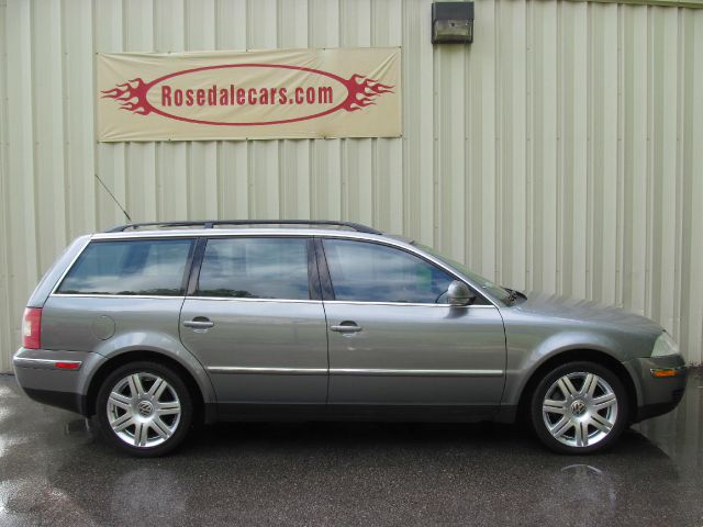 2005 Volkswagen Passat FWD 4dr Sport