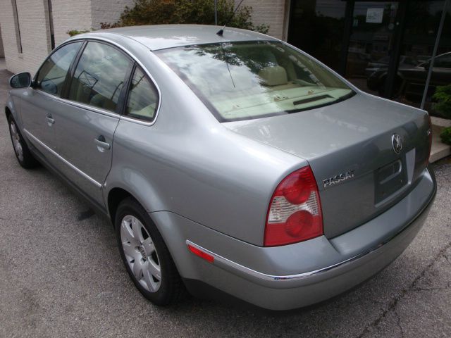 2005 Volkswagen Passat 4dr 112 WB AWD