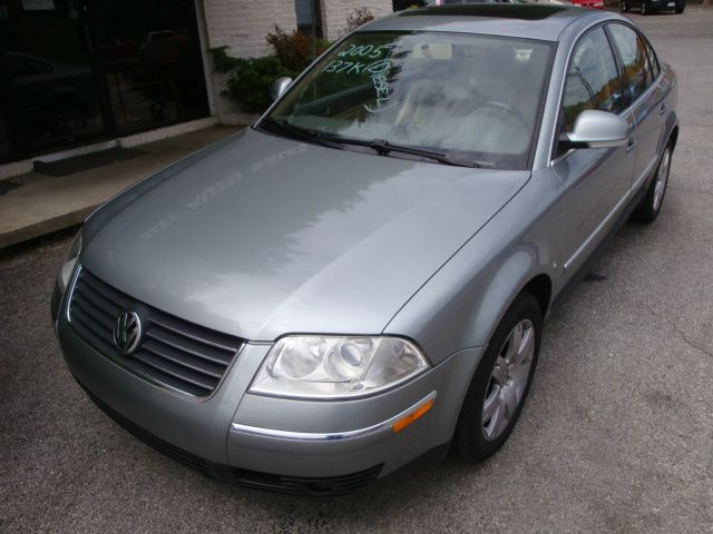 2005 Volkswagen Passat 4dr 112 WB AWD