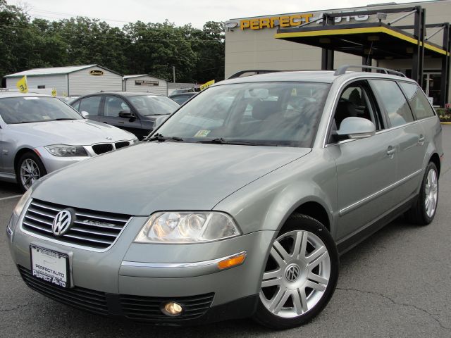 2005 Volkswagen Passat FWD 4dr Sport