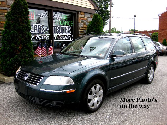 2005 Volkswagen Passat FWD 4dr Sport