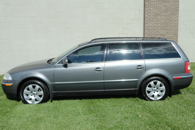 2005 Volkswagen Passat 4dr 112 WB AWD