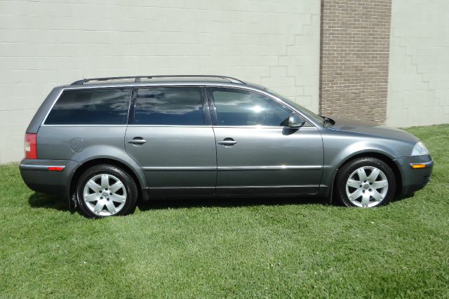 2005 Volkswagen Passat 4dr 112 WB AWD