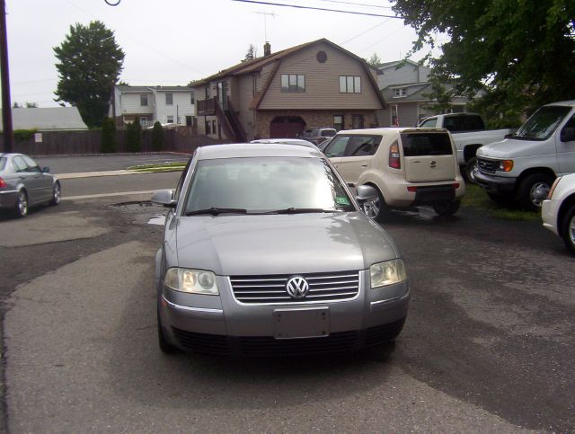 2005 Volkswagen Passat 4matic 4dr 3.5L