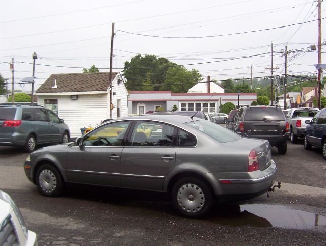 2005 Volkswagen Passat 4matic 4dr 3.5L