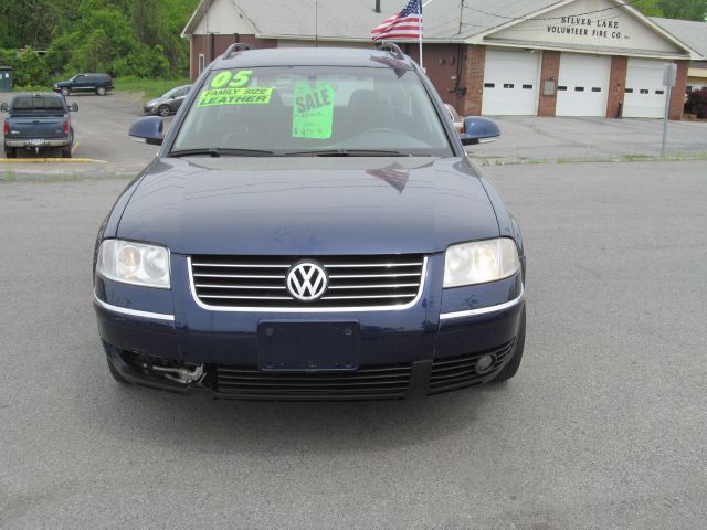 2005 Volkswagen Passat SE Crew Cab 4WD FFV