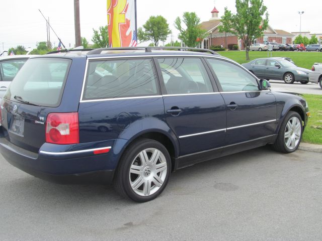 2005 Volkswagen Passat SE Crew Cab 4WD FFV