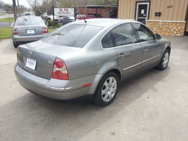 2005 Volkswagen Passat 4dr 112 WB AWD