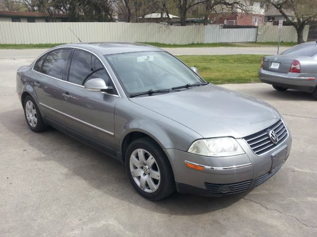 2005 Volkswagen Passat 4dr 112 WB AWD