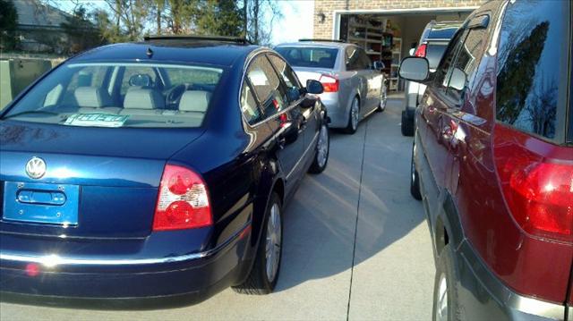 2005 Volkswagen Passat FWD 4dr Sport