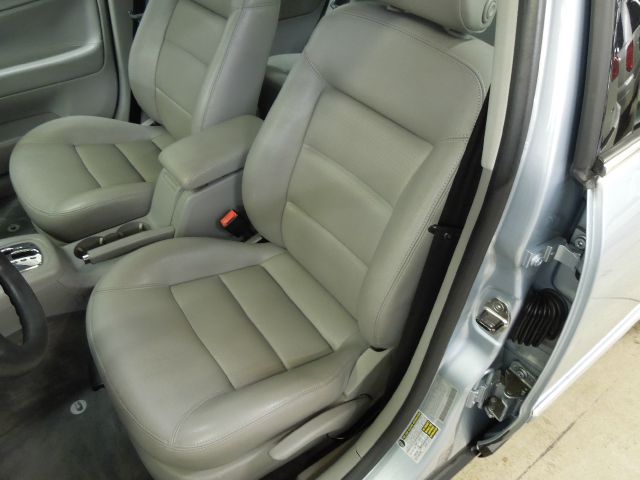 2005 Volkswagen Passat FWD 4dr Sport