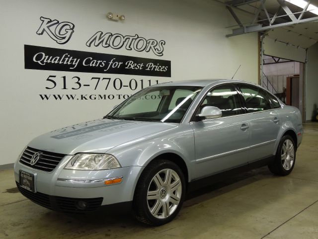 2005 Volkswagen Passat FWD 4dr Sport