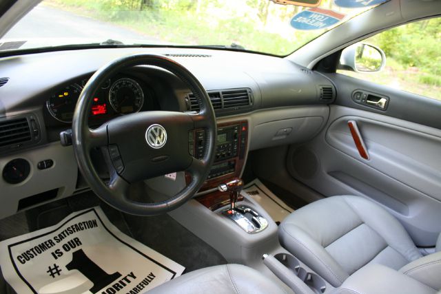 2005 Volkswagen Passat SE Crew Cab 4WD FFV