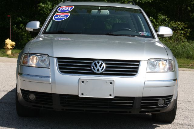 2005 Volkswagen Passat SE Crew Cab 4WD FFV