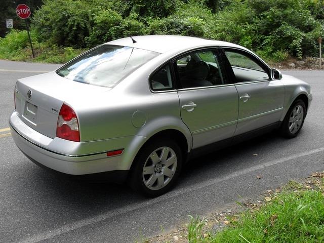 2005 Volkswagen Passat 4dr 112 WB AWD