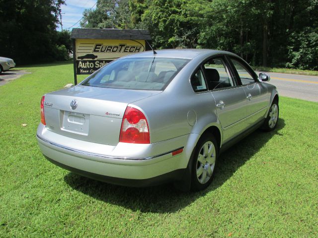 2005 Volkswagen Passat FWD 4dr Sport