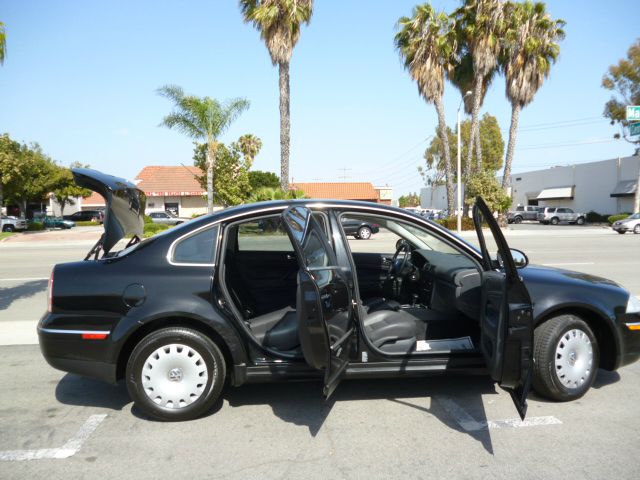 2005 Volkswagen Passat S Sedan