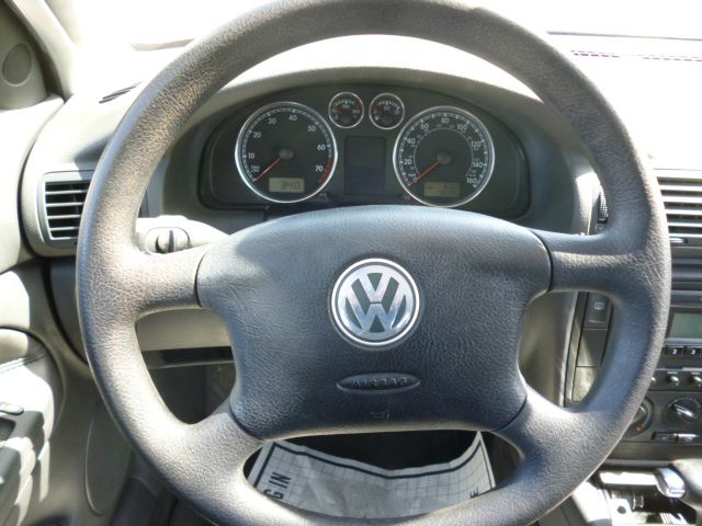 2005 Volkswagen Passat S Sedan