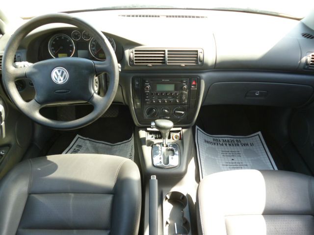 2005 Volkswagen Passat S Sedan