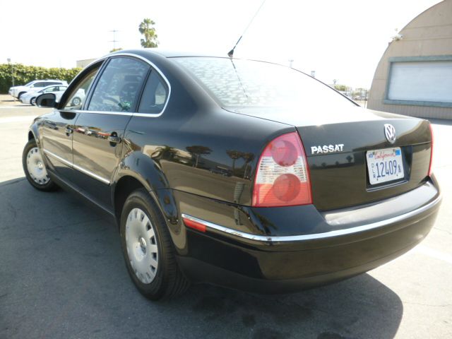 2005 Volkswagen Passat S Sedan