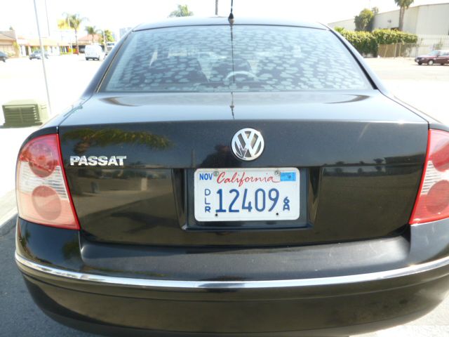 2005 Volkswagen Passat S Sedan