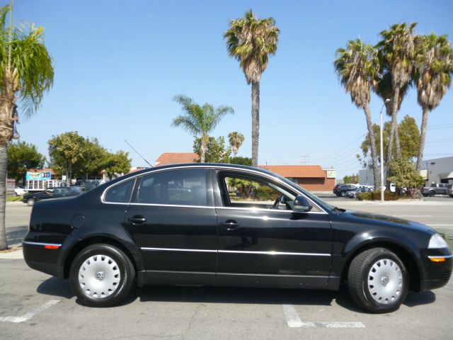 2005 Volkswagen Passat S Sedan