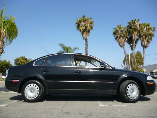 2005 Volkswagen Passat S Sedan