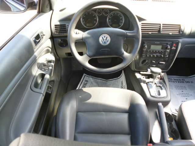 2005 Volkswagen Passat S Sedan