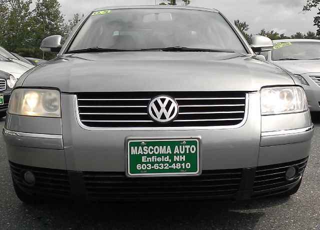 2005 Volkswagen Passat FWD 4dr Sport