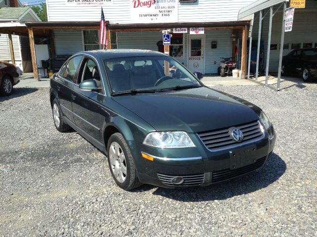 2005 Volkswagen Passat FWD 4dr Sport