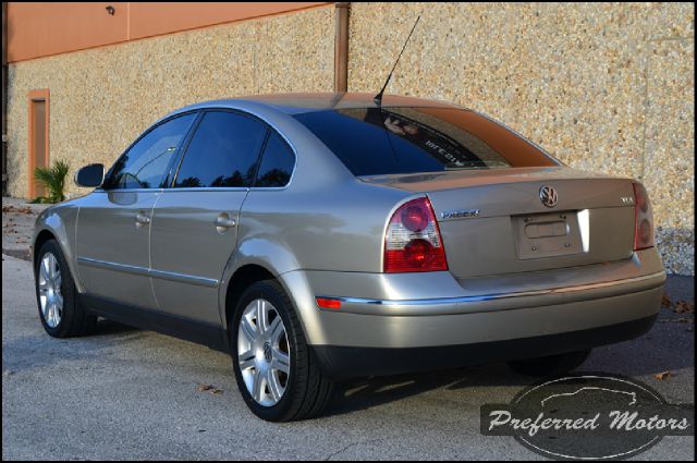 2005 Volkswagen Passat 4dr 112 WB AWD