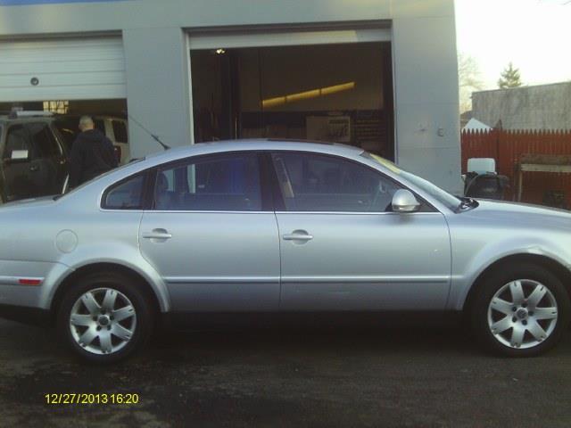 2005 Volkswagen Passat LX AT