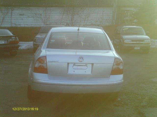 2005 Volkswagen Passat LX AT