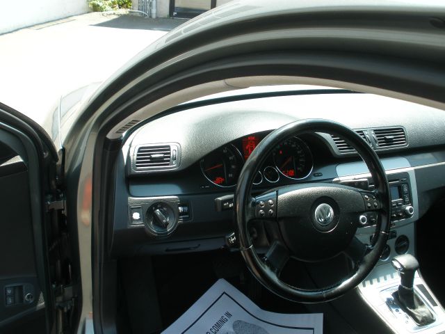 2006 Volkswagen Passat Premium PK2 Leather SR 18