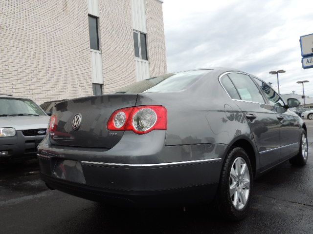 2006 Volkswagen Passat 4DR SDN LE V6 AT