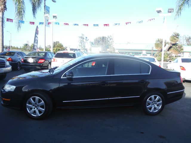 2006 Volkswagen Passat 2008 Chevrolet 5