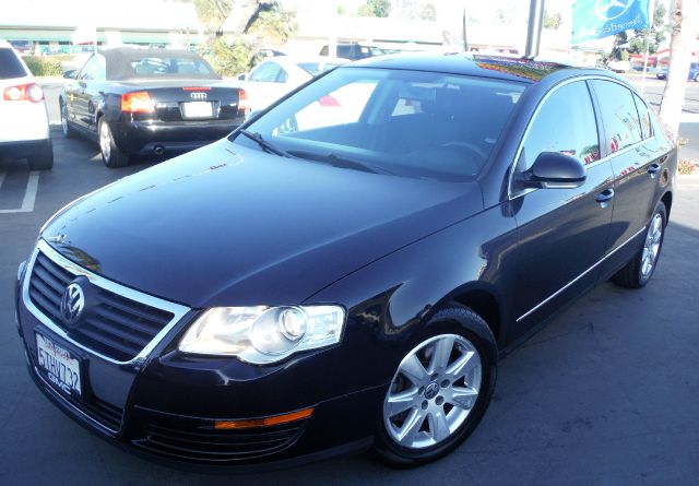 2006 Volkswagen Passat 2008 Chevrolet 5