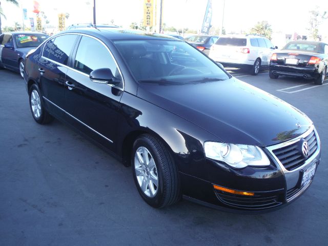 2006 Volkswagen Passat 2008 Chevrolet 5