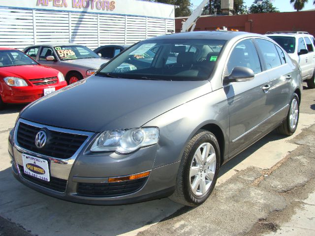 2006 Volkswagen Passat XLT Universal Conversion Van