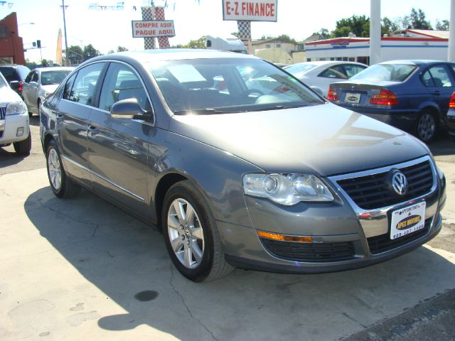 2006 Volkswagen Passat XLT Universal Conversion Van