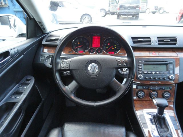 2006 Volkswagen Passat 4dr Sdn Touring Signature RWD Sedan