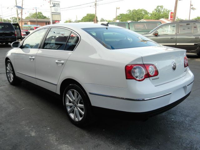 2006 Volkswagen Passat 4dr Sdn Touring Signature RWD Sedan