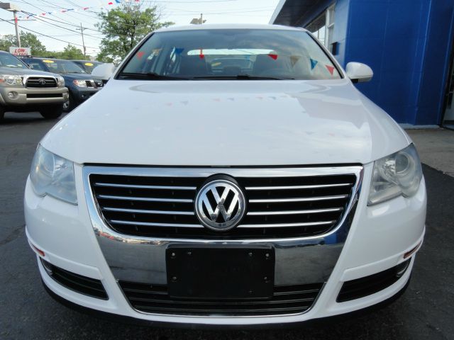 2006 Volkswagen Passat 4dr Sdn Touring Signature RWD Sedan