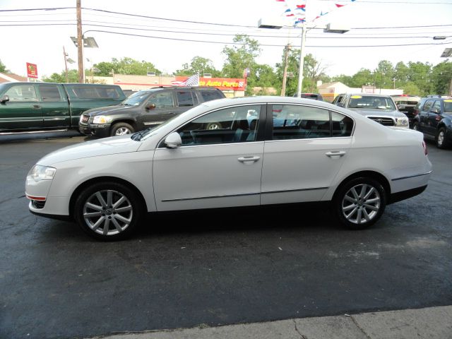 2006 Volkswagen Passat 4dr Sdn Touring Signature RWD Sedan