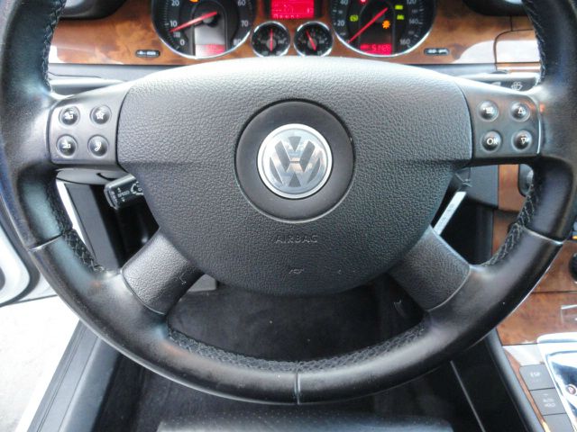 2006 Volkswagen Passat 4dr Sdn Touring Signature RWD Sedan