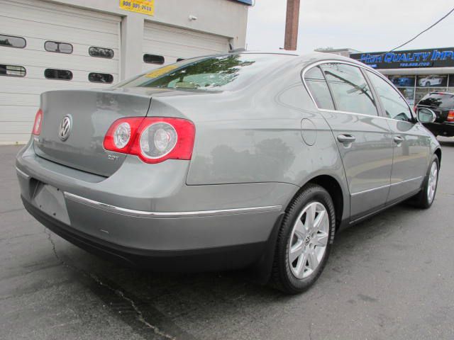 2006 Volkswagen Passat 4DR SDN LE V6 AT